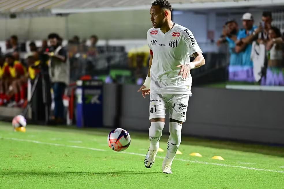 Vojvoda exalta Neymar, vê Santos na briga pelo título e projeta quartas contra o Novorizontino