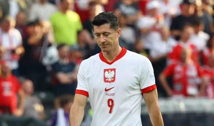 Lewandowski se afasta da seleção da Polônia após atrito com técnico