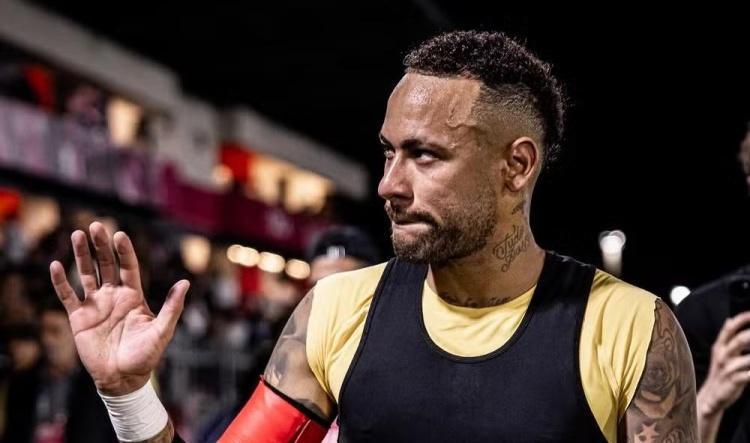 Santos projeta renovação com Neymar ainda durante recesso do elenco