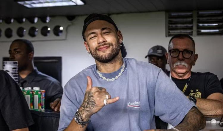 “Aqui eu sou amado de verdade”: Neymar oficializa renovação com o Santos até dezembro