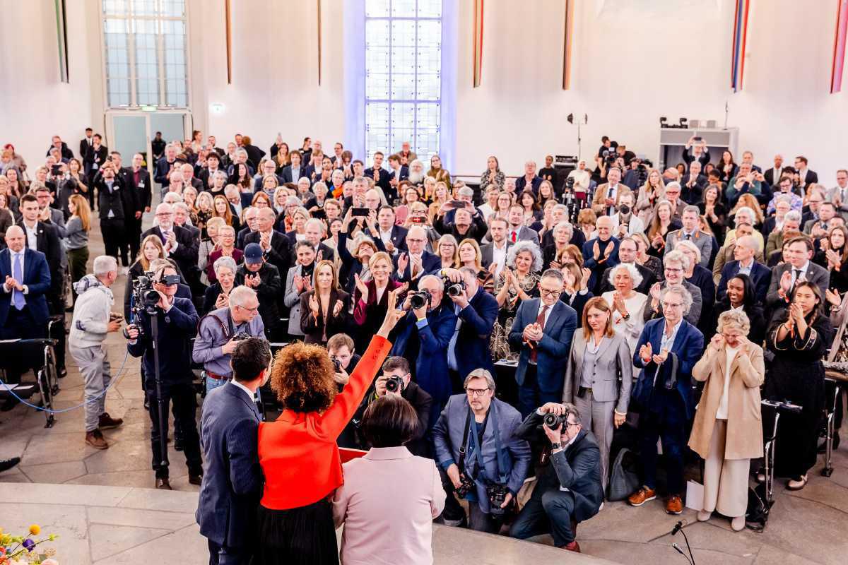 Mut gegen Unterdrückung gewürdigt: Frankfurt ehrt iranische Frauenrechtlerin Mut gegen Unterdrückung gewürdigt: Frankfurt ehrt iranische Frauenrechtlerin