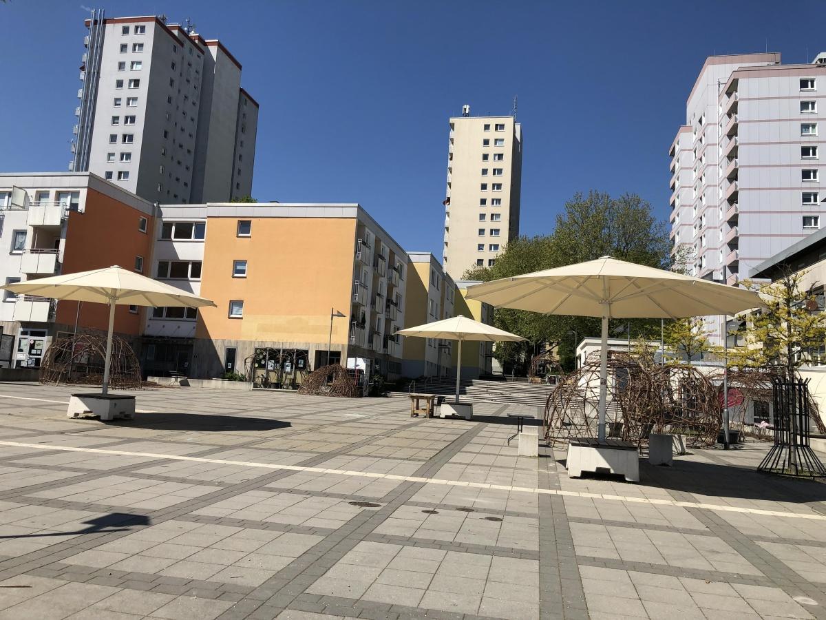 Schatten-Bauten zum Fest auf dem Atzelbergplatz Schatten-Bauten zum Fest auf dem Atzelbergplatz