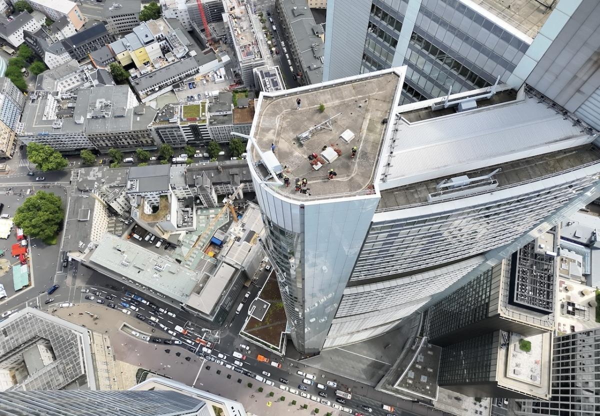 Spektakuläre Höhenrettung am Commerzbank-Hochhaus