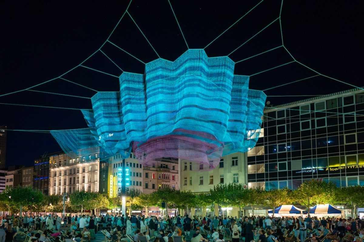 Frankfurts Millionen-Netz leuchtet