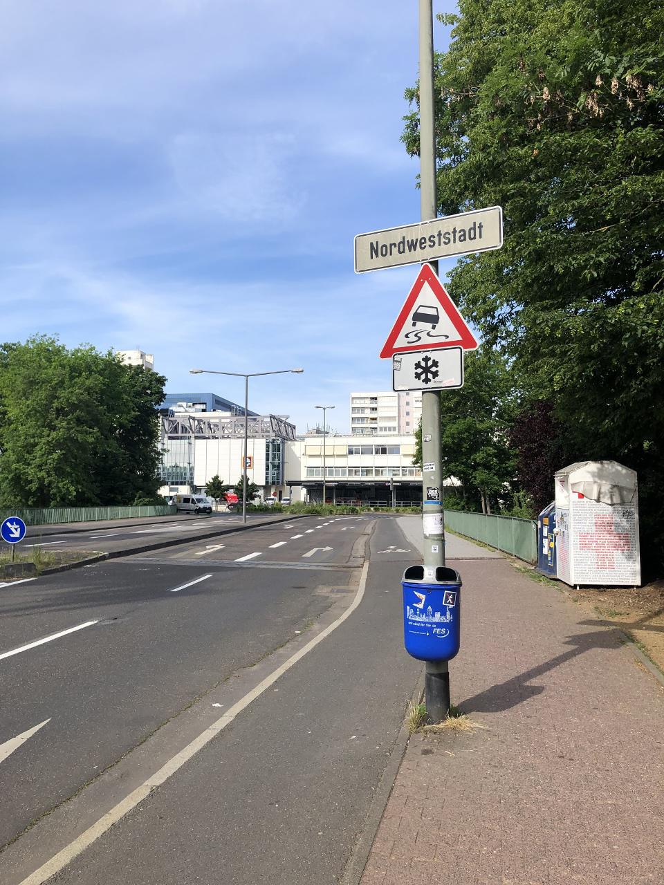 Einfahrt in die Raumstadt.