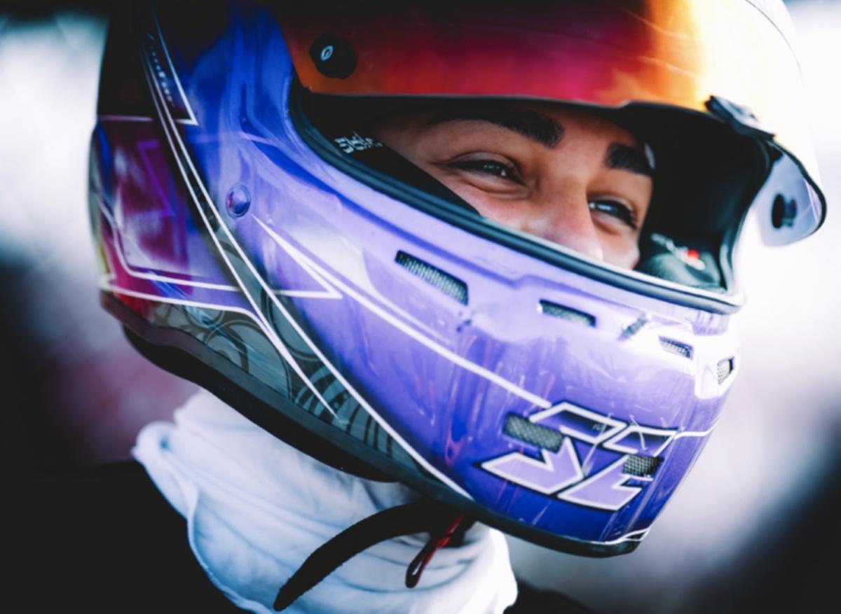 Sofia Zanfari, 18 ans, fait sensation sur les circuits en révolutionnant la F4 française Sofia Zanfari, 18 ans, fait sensation sur les circuits en révolutionnant la F4 française