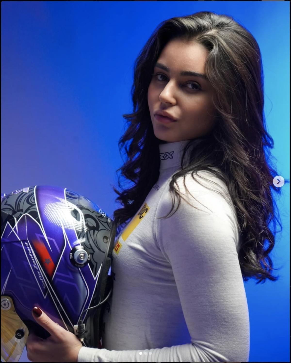 Sofia Zanfari, 18 ans, fait sensation sur les circuits en révolutionnant la F4 française Sofia Zanfari, 18 ans, fait sensation sur les circuits en révolutionnant la F4 française