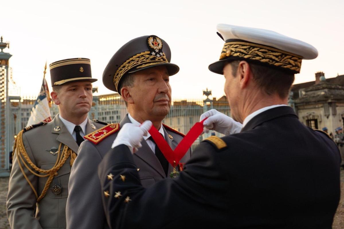 Paris distingue le général Mohammed Berrid: la Légion d’honneur s’inscrit dans le nouvel élan militaire franco-marocain Paris distingue le général Mohammed Berrid: la Légion d’honneur s’inscrit dans le nouvel élan militaire franco-marocain