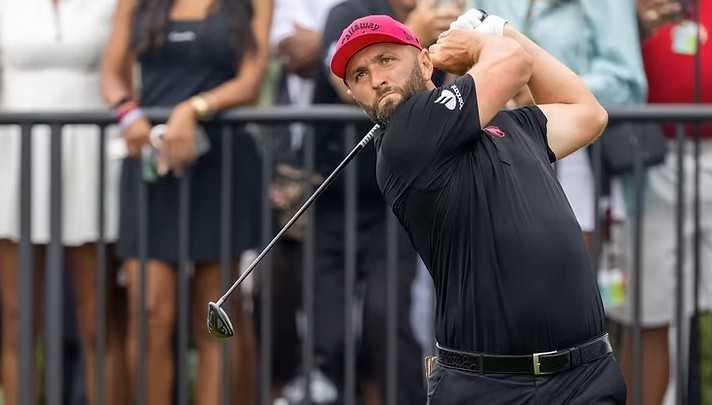 Jon Rahm remata la liga árabe de Golf, consiguiendo el primer puesto del ranking final. 