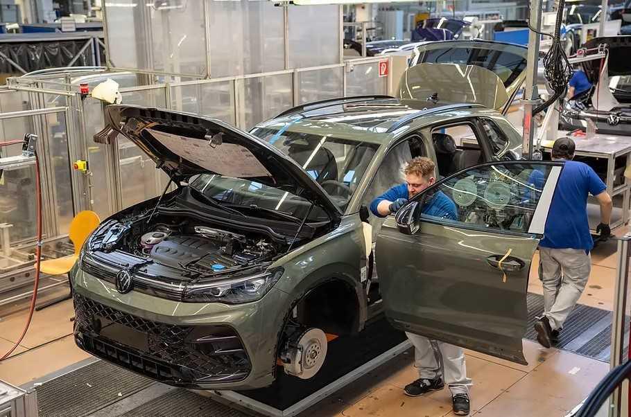 Volkswagen, Audi y Cupra, paran la producción de sus eléctricos en dos fábricas. 