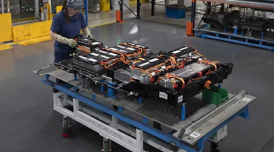 Volkswagen, Audi y Cupra, paran la producción de sus eléctricos en dos fábricas. 