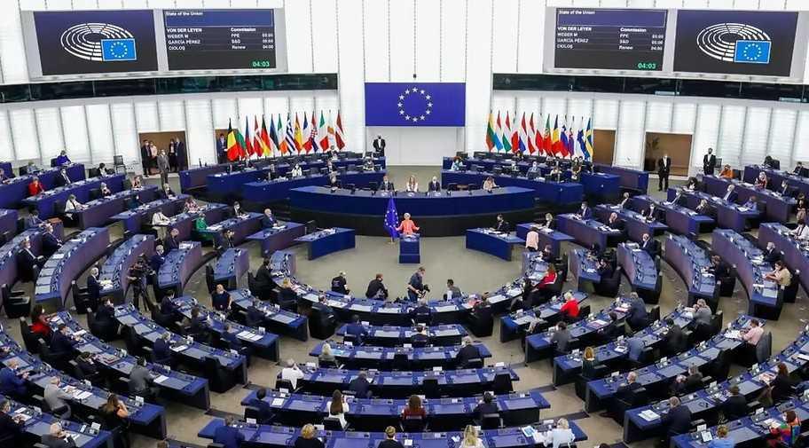 De un Golf a un Dacia: El cruel retrato de la “Europa moderna” De un Golf a un Dacia: El cruel retrato de la “Europa moderna”