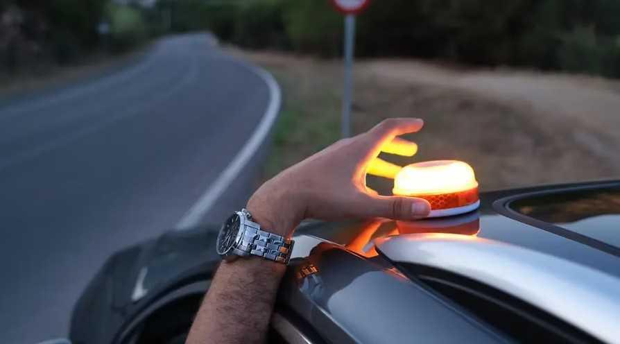 Desmonta una baliza V16 y no dan crédito de lo que encuentra