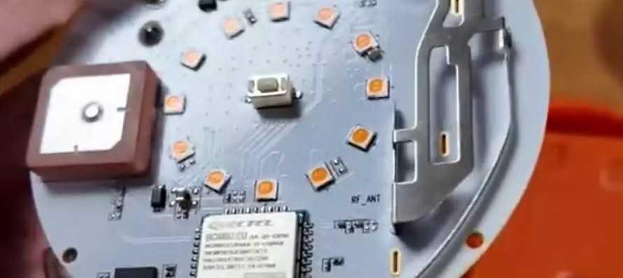 Desmonta una baliza V16 y no dan crédito de lo que encuentra Desmonta una baliza V16 y no dan crédito de lo que encuentra