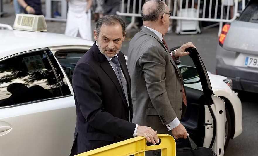 El juez envía a prisión sin fianza al exministro Ábalos y a Koldo García por riesgo de fuga “extremo” El juez envía a prisión sin fianza al exministro Ábalos y a Koldo García por riesgo de fuga “extremo”