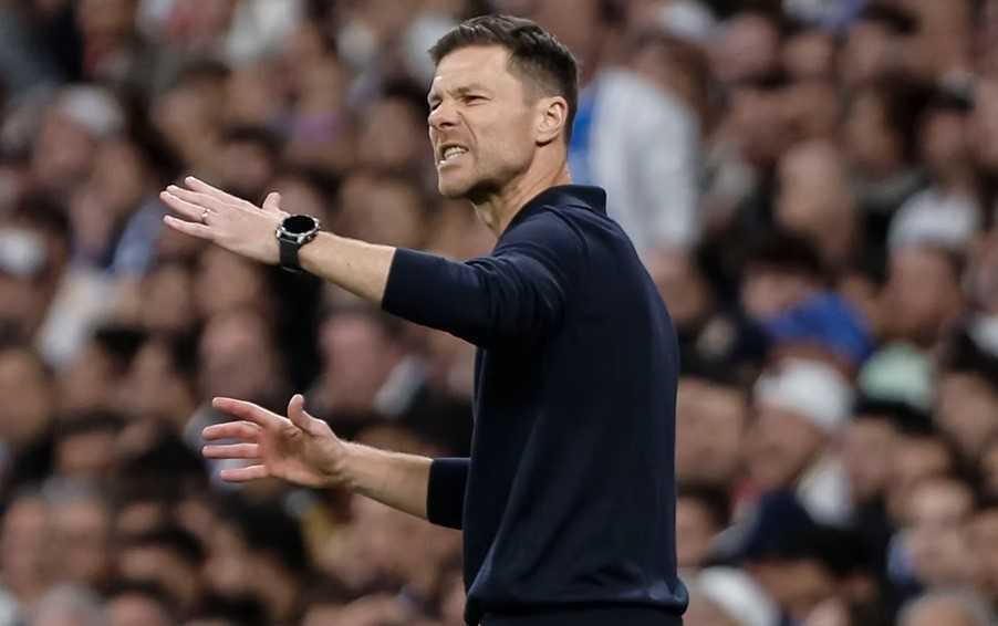 Xabi Alonso, en el ojo del huracán Xabi Alonso, en el ojo del huracán