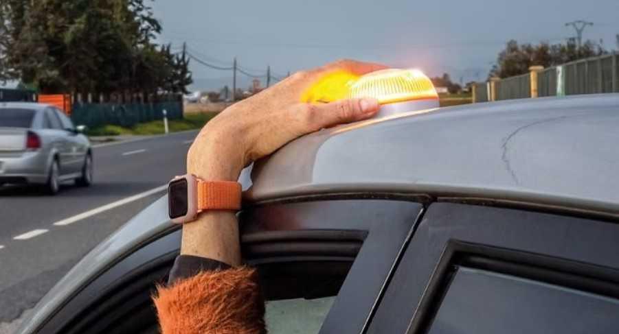 Denuncian a la DGT por presunto fraude en la comercialización de balizas V-16