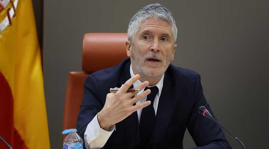 Marlaska da un macrocontrato de balizas V16 a un empresario citado en los papeles de Panamá Marlaska da un macrocontrato de balizas V16 a un empresario citado en los papeles de Panamá