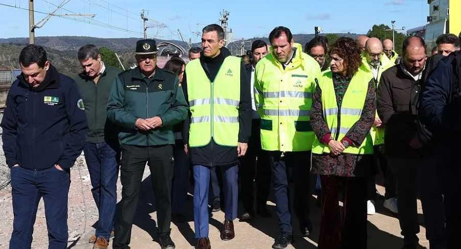 Adamuz, dos semanas después: todo lo que se sabe y lo que intenta ocultar el Gobierno Adamuz, dos semanas después: todo lo que se sabe y lo que intenta ocultar el Gobierno