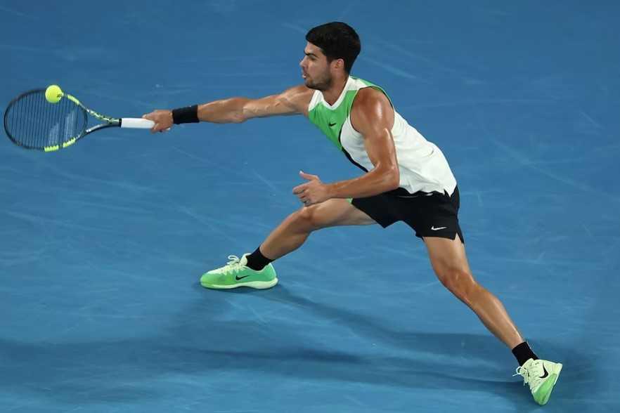 Carlos Alcaraz tumba a Novak Djokovic en Australia