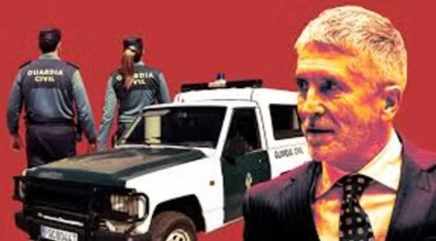 Marlaska ordena a los guardias civiles patrullar a pie por falta de coches en muchas zonas de España 