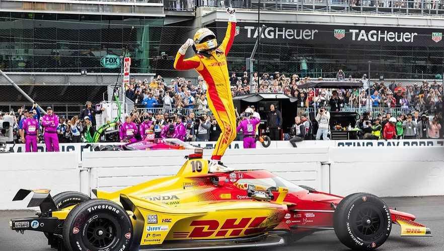 Alex Palou abre la temporada de la IndyCar con victoria Alex Palou abre la temporada de la IndyCar con victoria