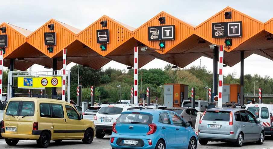 Las constructoras piden un peaje de 111 euros al año por conductor 