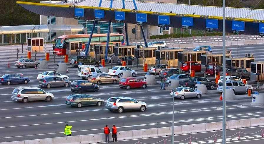 Las constructoras piden un peaje de 111 euros al año por conductor 