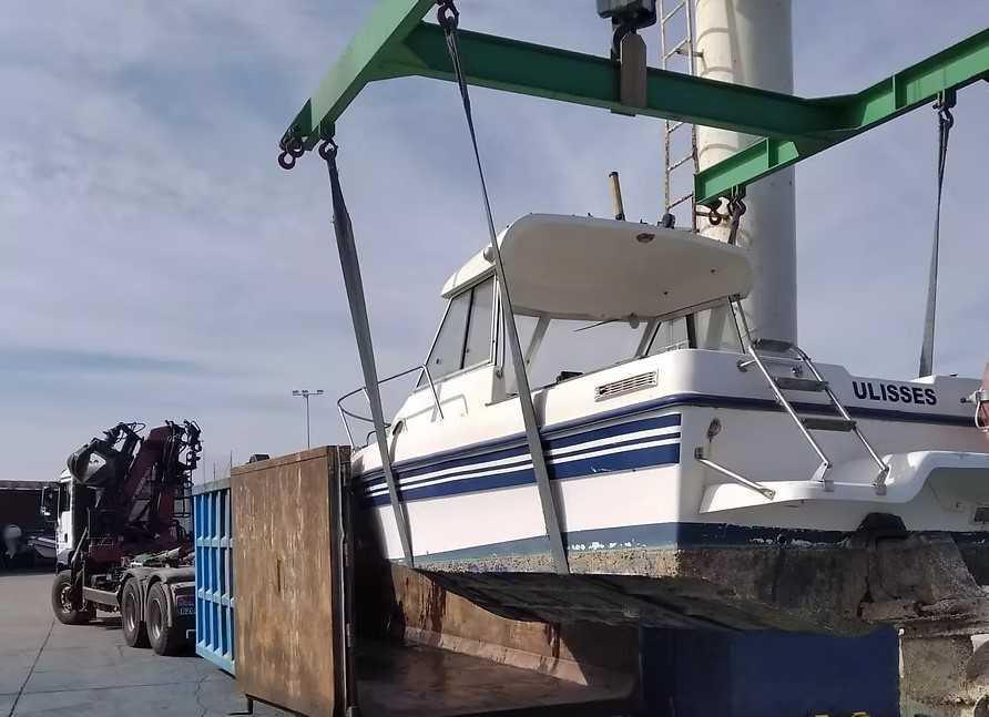 El abandono de barcos crece en los puertos deportivos catalanes
