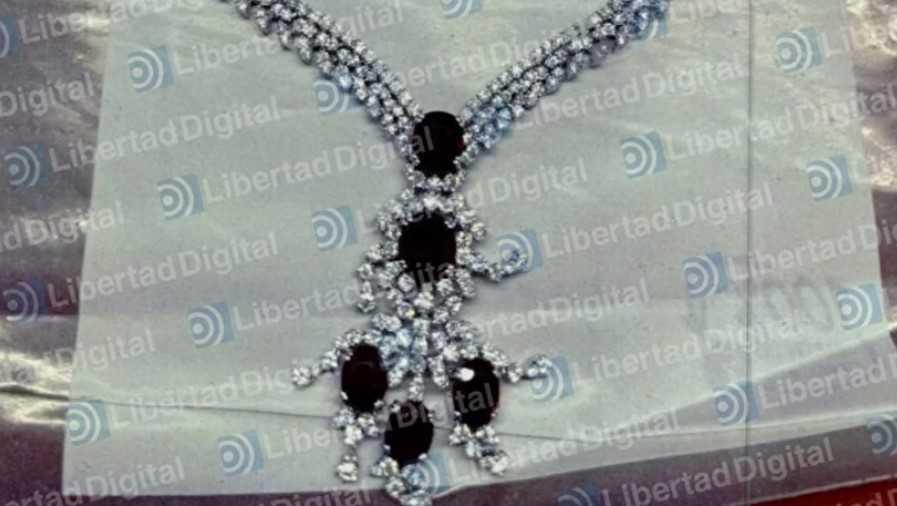 La UDEF interviene joyas, pulseras, pendientes, relojes y piedras preciosas en un despacho de Zapatero La UDEF interviene joyas, pulseras, pendientes, relojes y piedras preciosas en un despacho de Zapatero