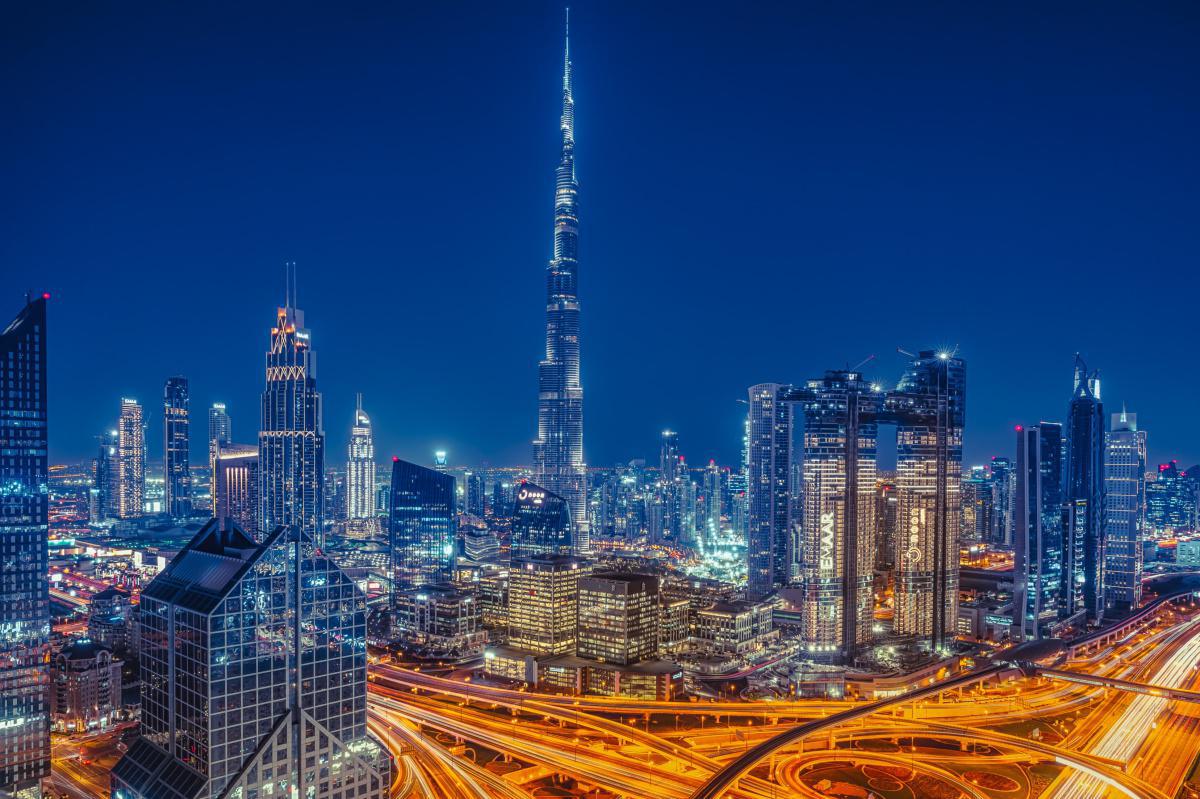 Dubai New Year firecrackers kick off while close by tower bursts 