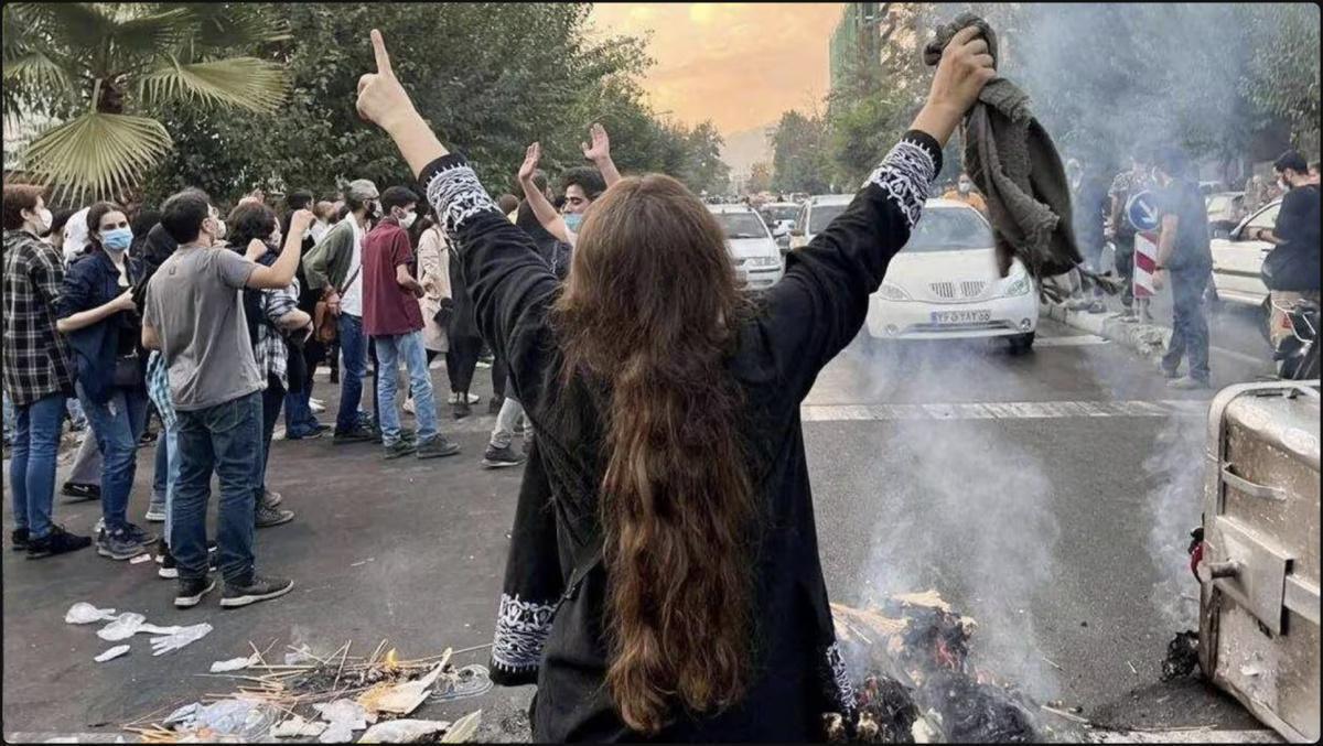  Iran : Un an après la mort de Mahsa Amini, la révolte perdure face à un régime affaibli