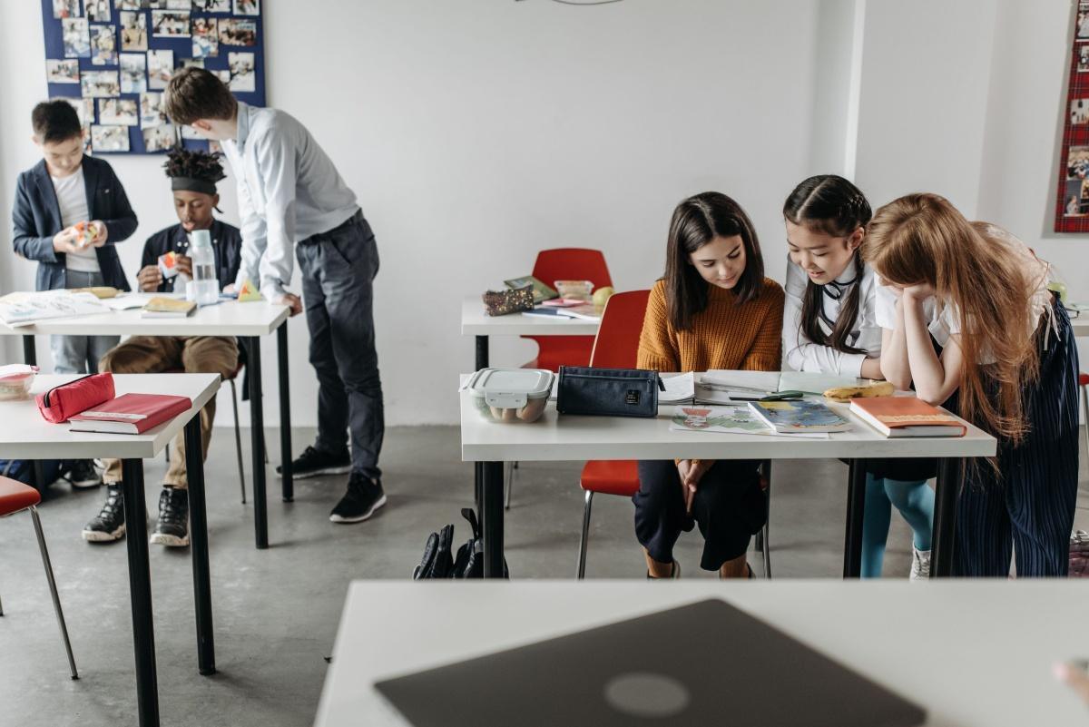 Relier l'« SEL » et l'éducation au caractère: donner un cap et une culture à l'école