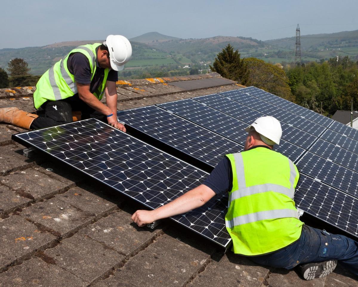 Climat : Andy Burnham promet 30 millions de livres pour une énergie « rendue au peuple »