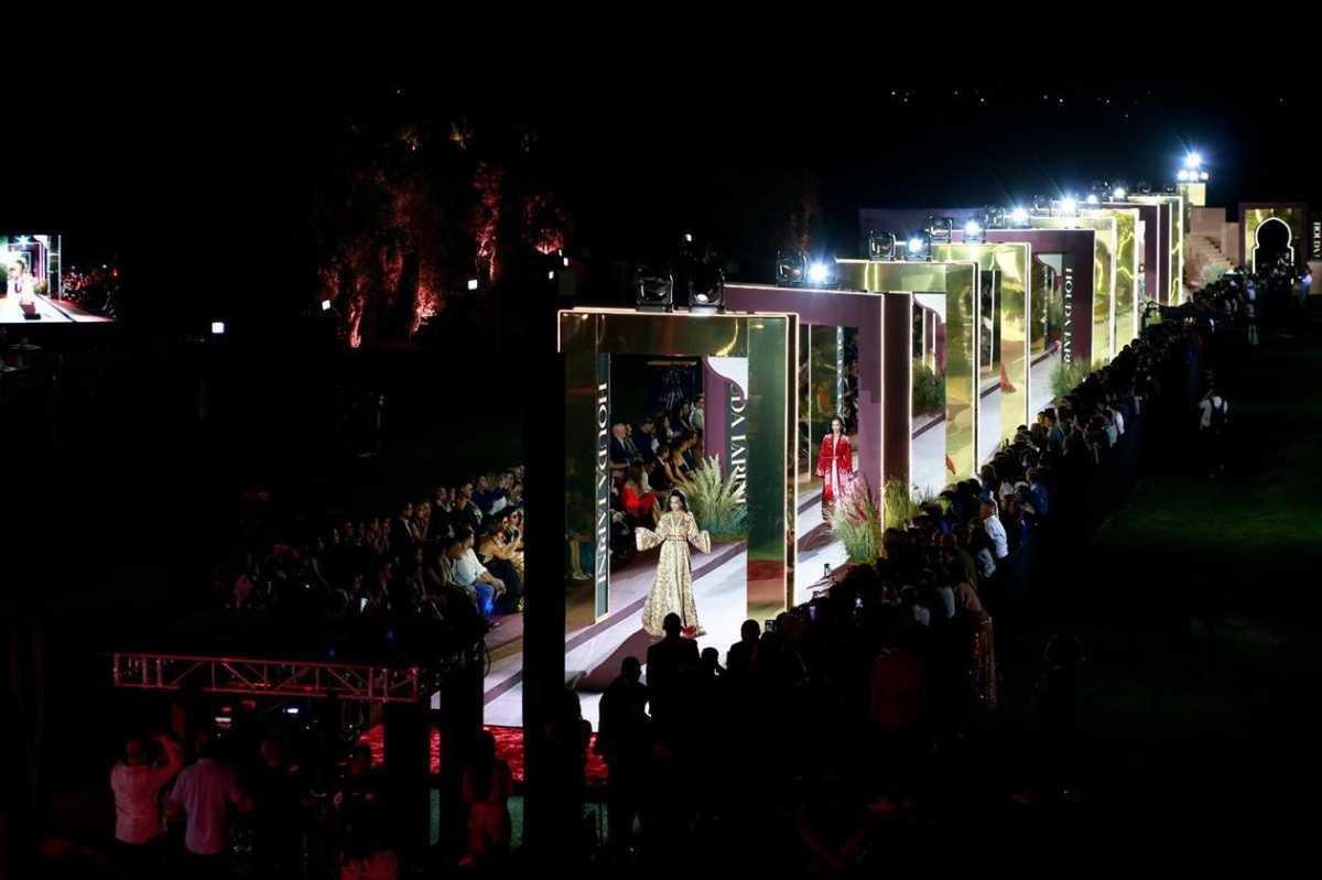 Le Caftan marocain célèbre les traditions sahariennes lors d'un défilé exceptionnel à Marrakech Le Caftan marocain célèbre les traditions sahariennes lors d'un défilé exceptionnel à Marrakech