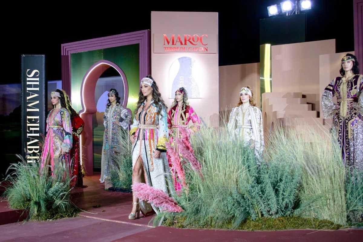 Le Caftan marocain célèbre les traditions sahariennes lors d'un défilé exceptionnel à Marrakech