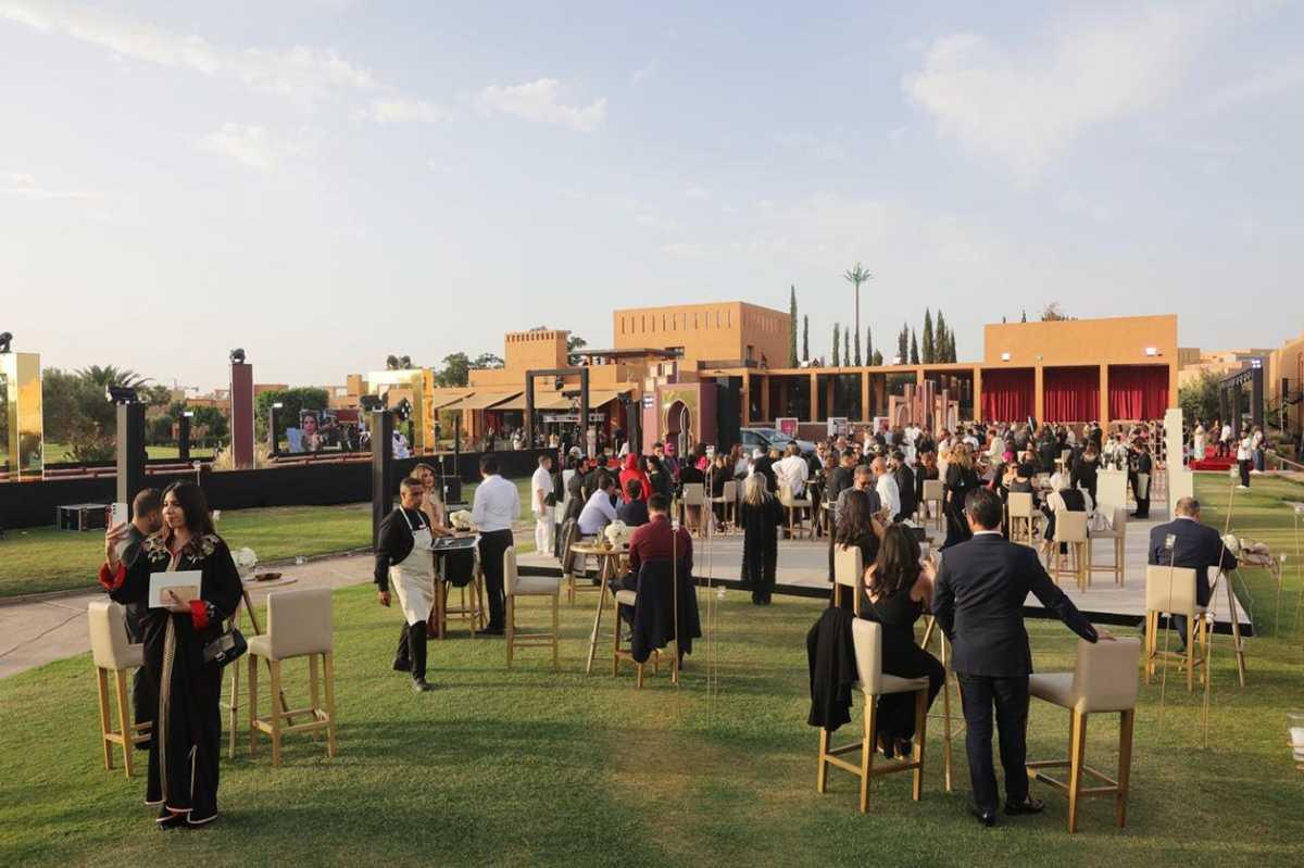 Le Caftan marocain célèbre les traditions sahariennes lors d'un défilé exceptionnel à Marrakech Le Caftan marocain célèbre les traditions sahariennes lors d'un défilé exceptionnel à Marrakech