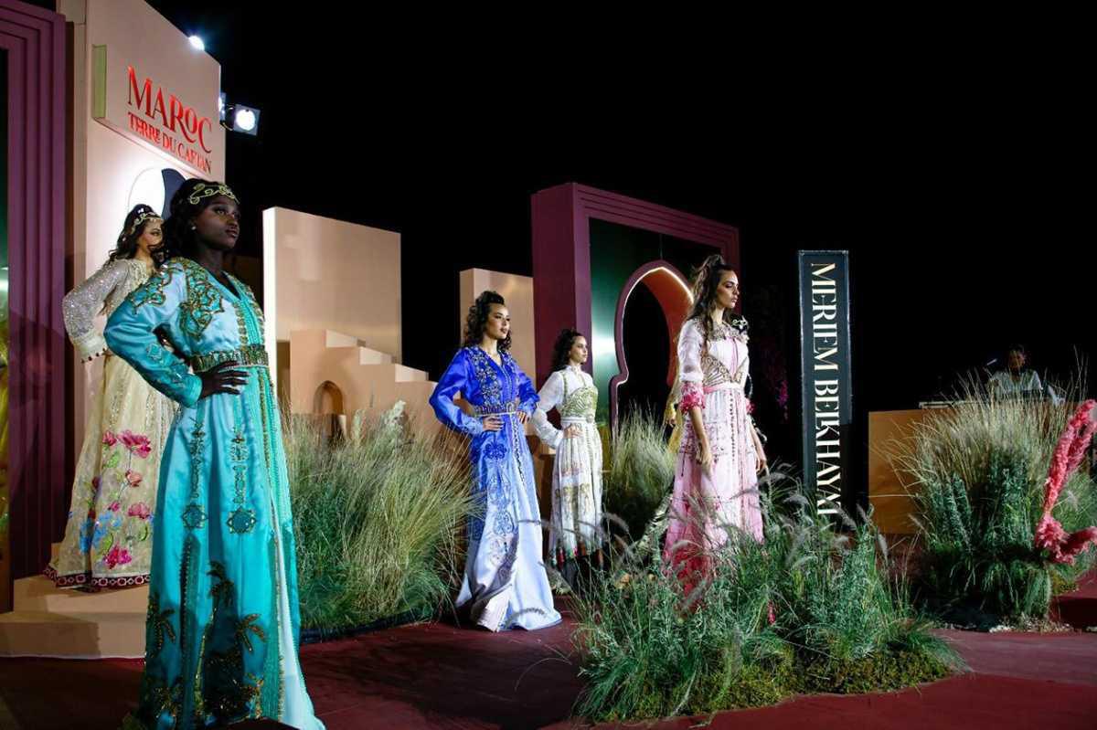 Le Caftan marocain célèbre les traditions sahariennes lors d'un défilé exceptionnel à Marrakech Le Caftan marocain célèbre les traditions sahariennes lors d'un défilé exceptionnel à Marrakech