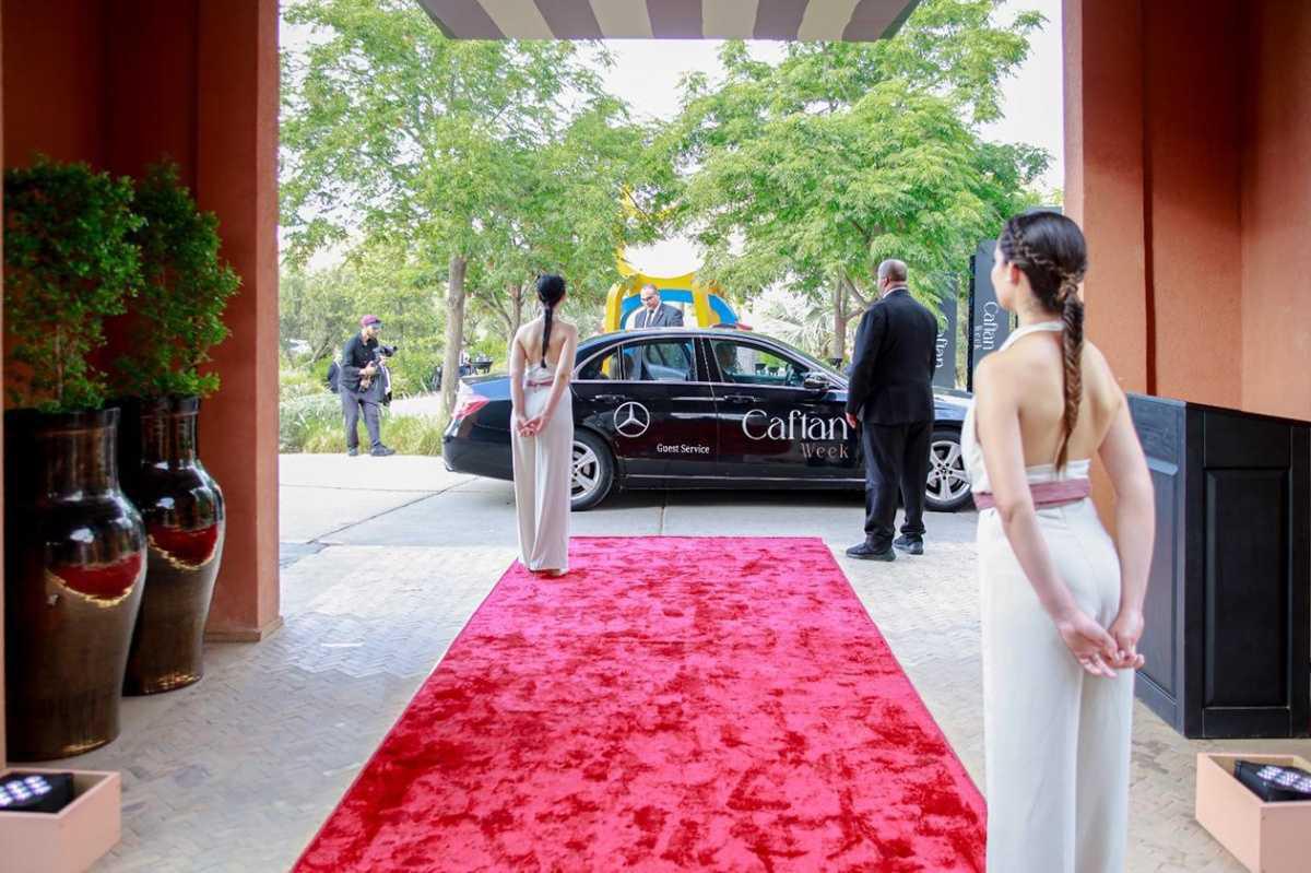 Le Caftan marocain célèbre les traditions sahariennes lors d'un défilé exceptionnel à Marrakech Le Caftan marocain célèbre les traditions sahariennes lors d'un défilé exceptionnel à Marrakech