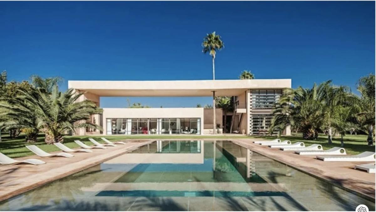 La Villa « James Bond » : Un bijou d’architecture à saisir au cœur de la Palmeraie La Villa « James Bond » : Un bijou d’architecture à saisir au cœur de la Palmeraie