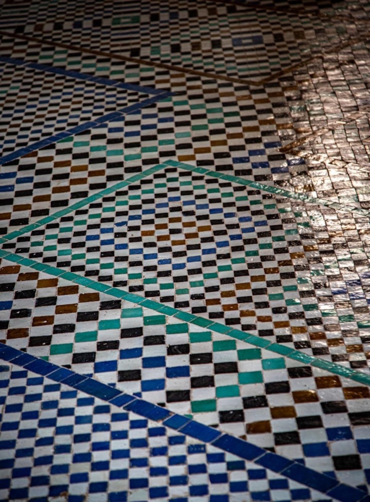 Carreaux de zellige marocains : artisanat, géométrie et patrimoine vivant Carreaux de zellige marocains : artisanat, géométrie et patrimoine vivant