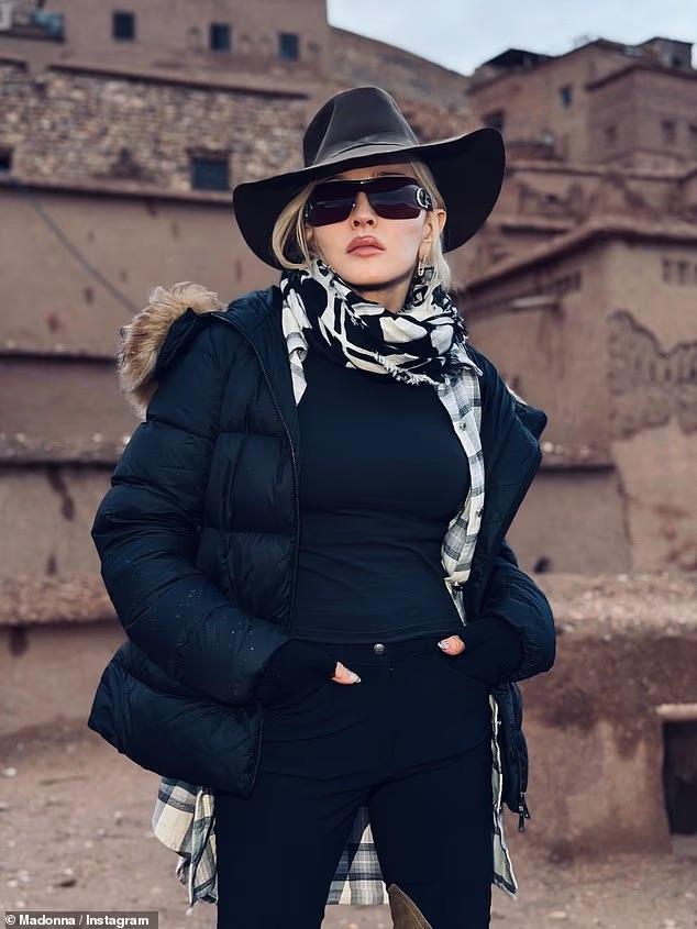 Madonna explore le désert marocain avec Akeem Morris et sa famille