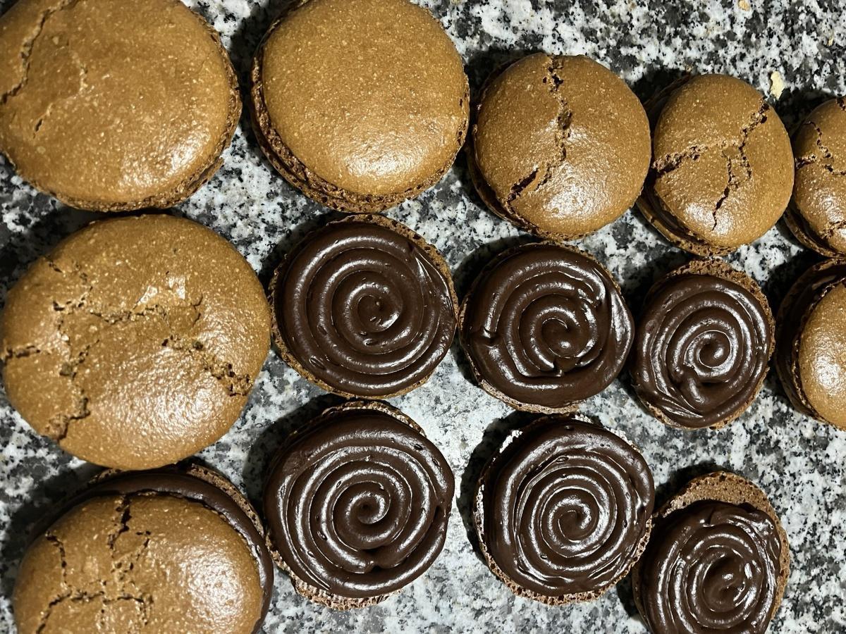 Macaron café et ganache chocolat Macaron café et ganache chocolat