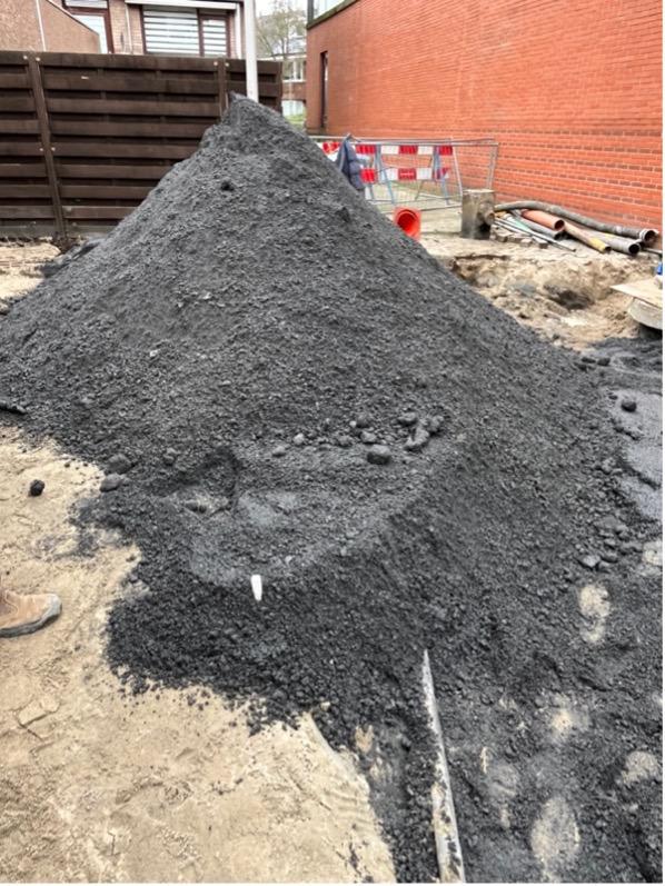 Licht ophoog materiaal voor de fundering wegdek