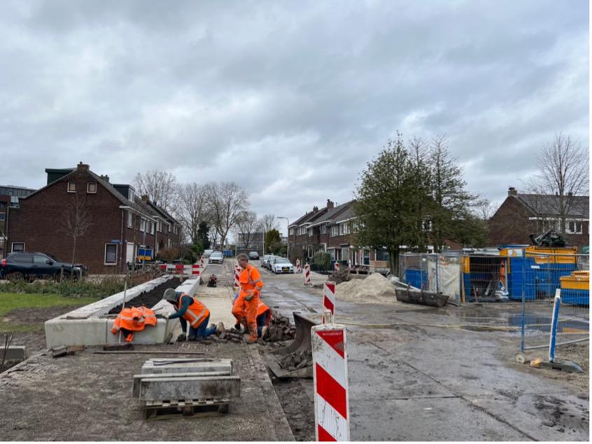 Bestraten en inrichten ingang speeltuin Vogelplein