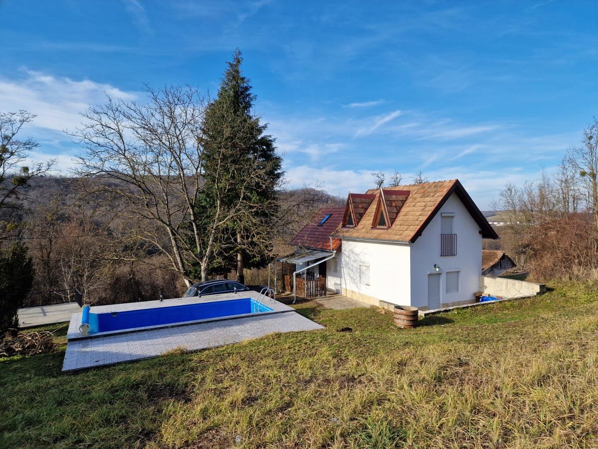 Video: Saniertes Weinberghaus mit Pool in ruhiger Alleinlage (BAA-CM172) Video: Saniertes Weinberghaus mit Pool in ruhiger Alleinlage (BAA-CM172)