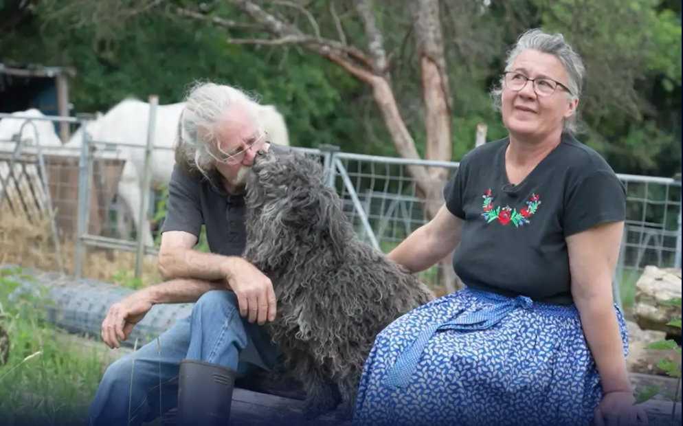 Ungarisch-deutsches Ehepaar rettet verfallenes Dorf  & sucht noch Gleichgesinnte Ungarisch-deutsches Ehepaar rettet verfallenes Dorf  & sucht noch Gleichgesinnte