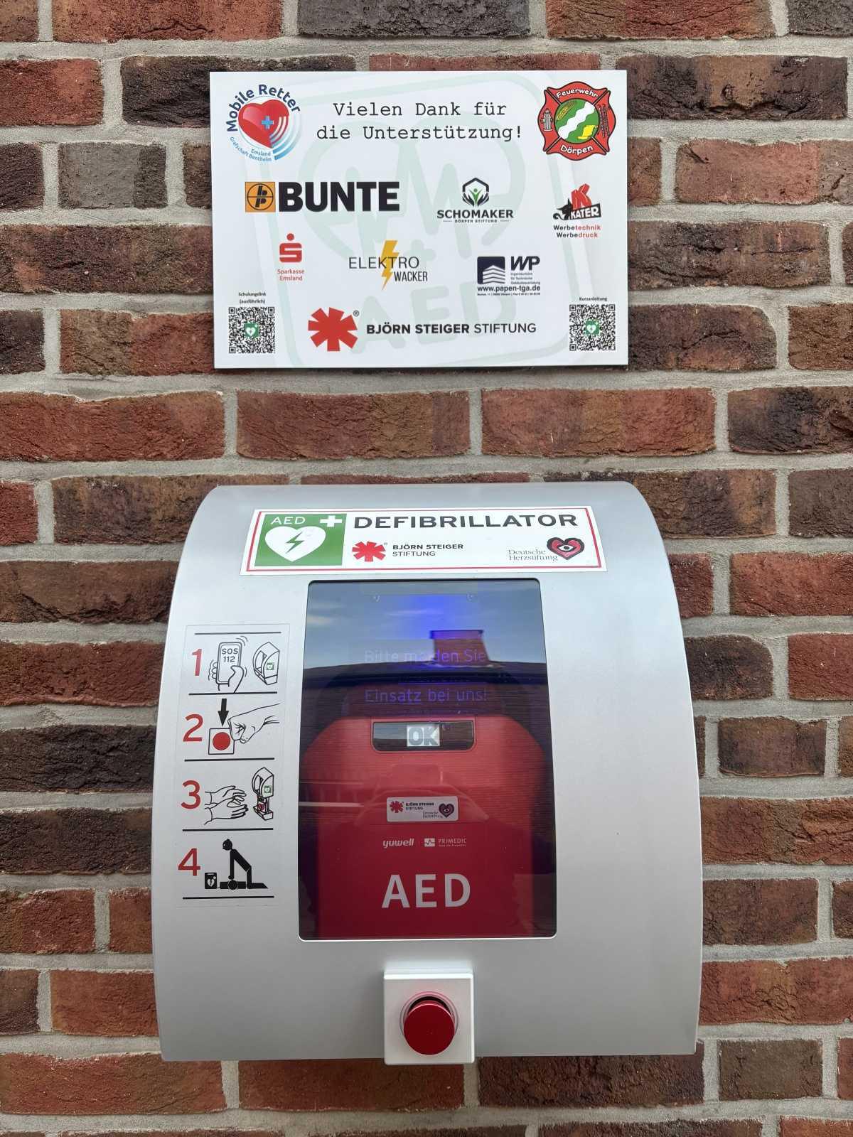 Neuer Defibrillator an der Hauptstraße