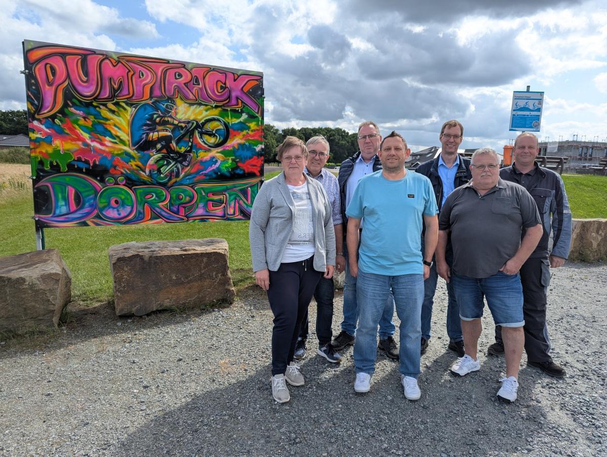Neues Schild in Airbrush-Optik schmückt den Pumptrack Neues Schild in Airbrush-Optik schmückt den Pumptrack