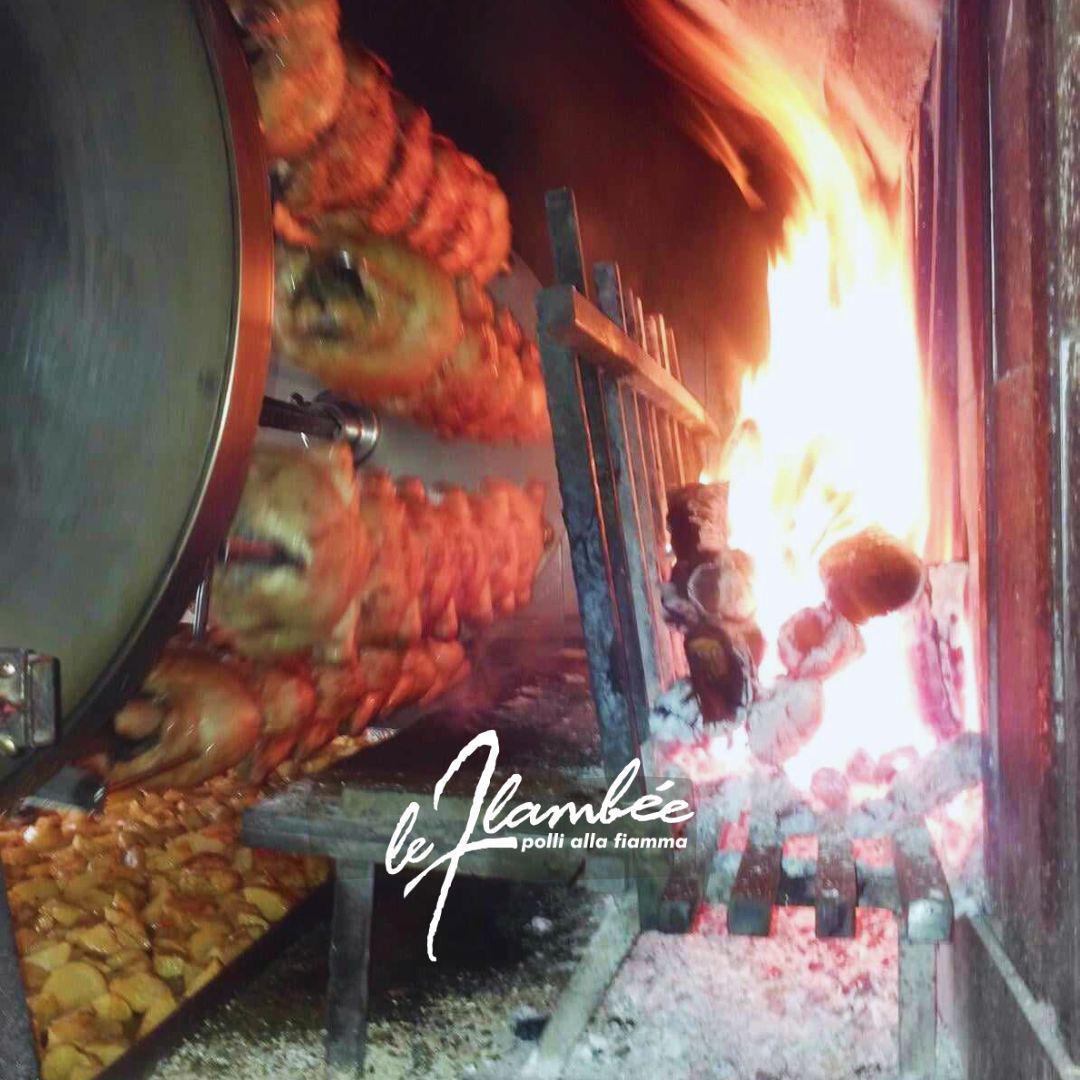 Il Segreto del Pollo alla Fiamma: La Tradizione della Cottura su Legna d'Ulivo